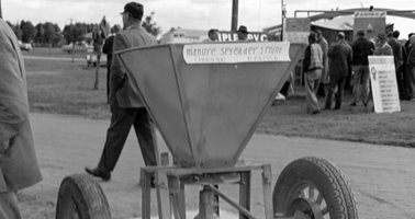 1965_P_Parish_3_Point_Linkage_Manure_Spreader